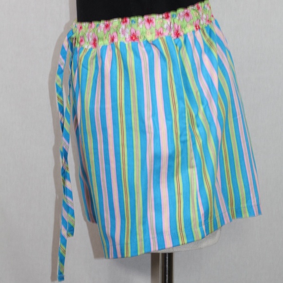 Secret Stripe Shorts (s) - Picture 7 of 9